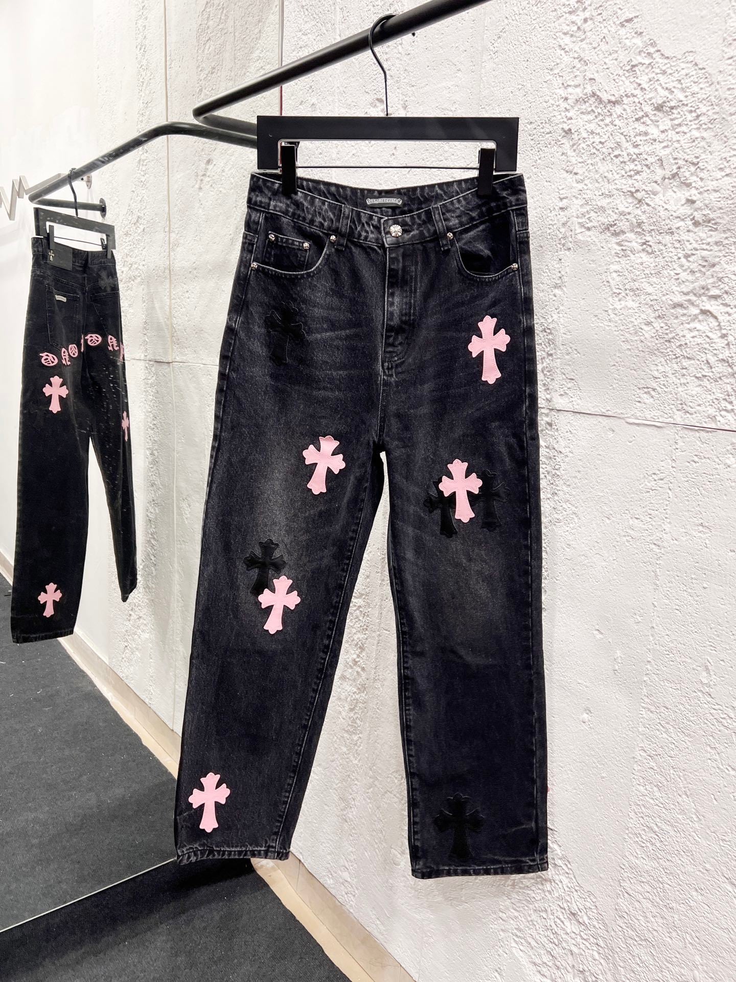 EXCLUSIVE HONG KONG CITY CROSS PATCH DENIM