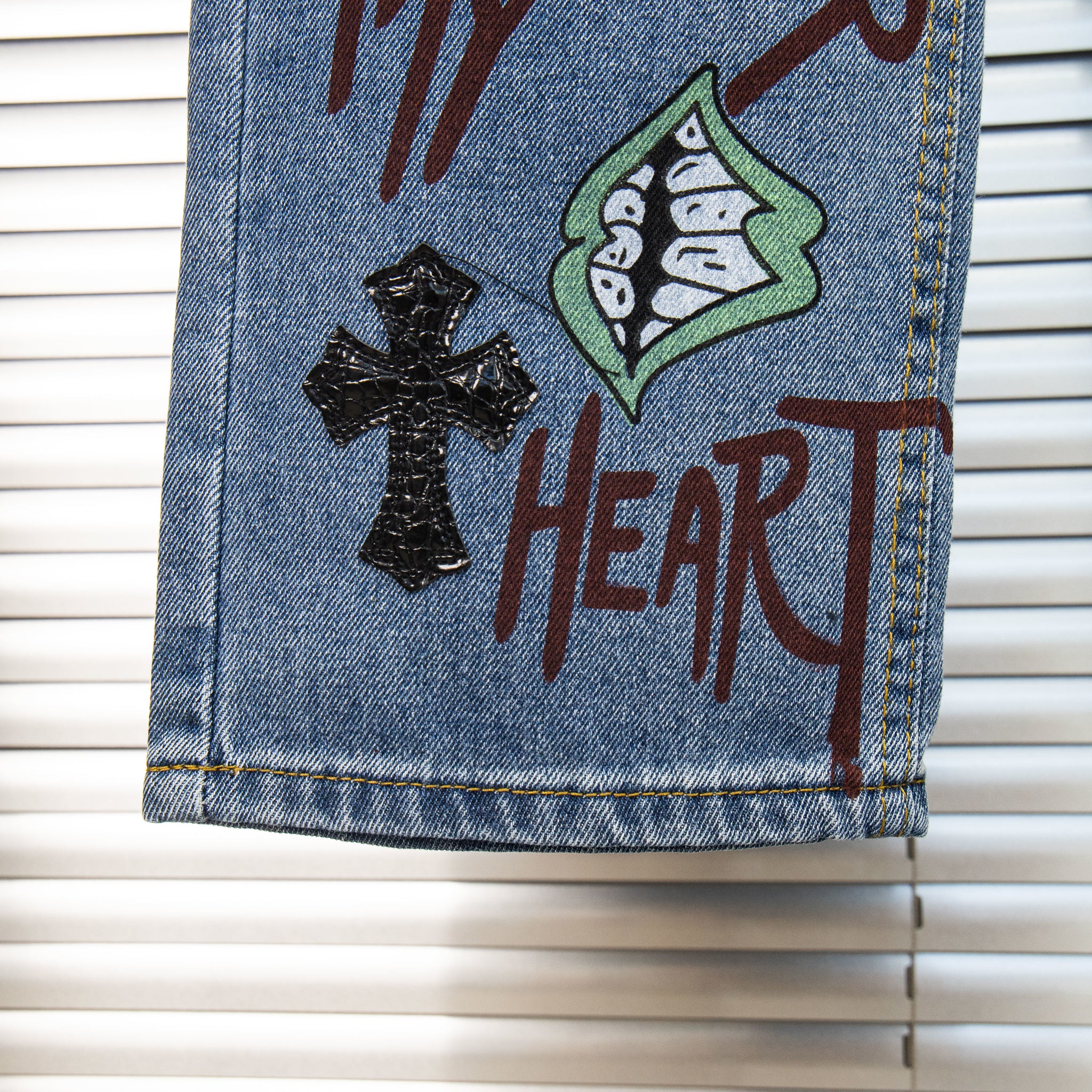 EXCLUSIVE CROSS PATCH STENCIL DENIM