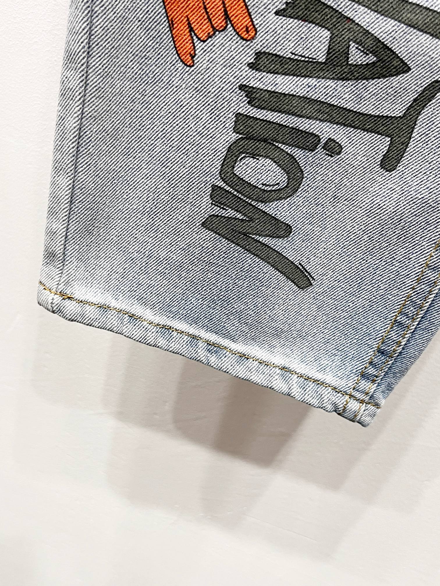 EXCLUSIVE GRAFFITI CROSS PATCH DENIM