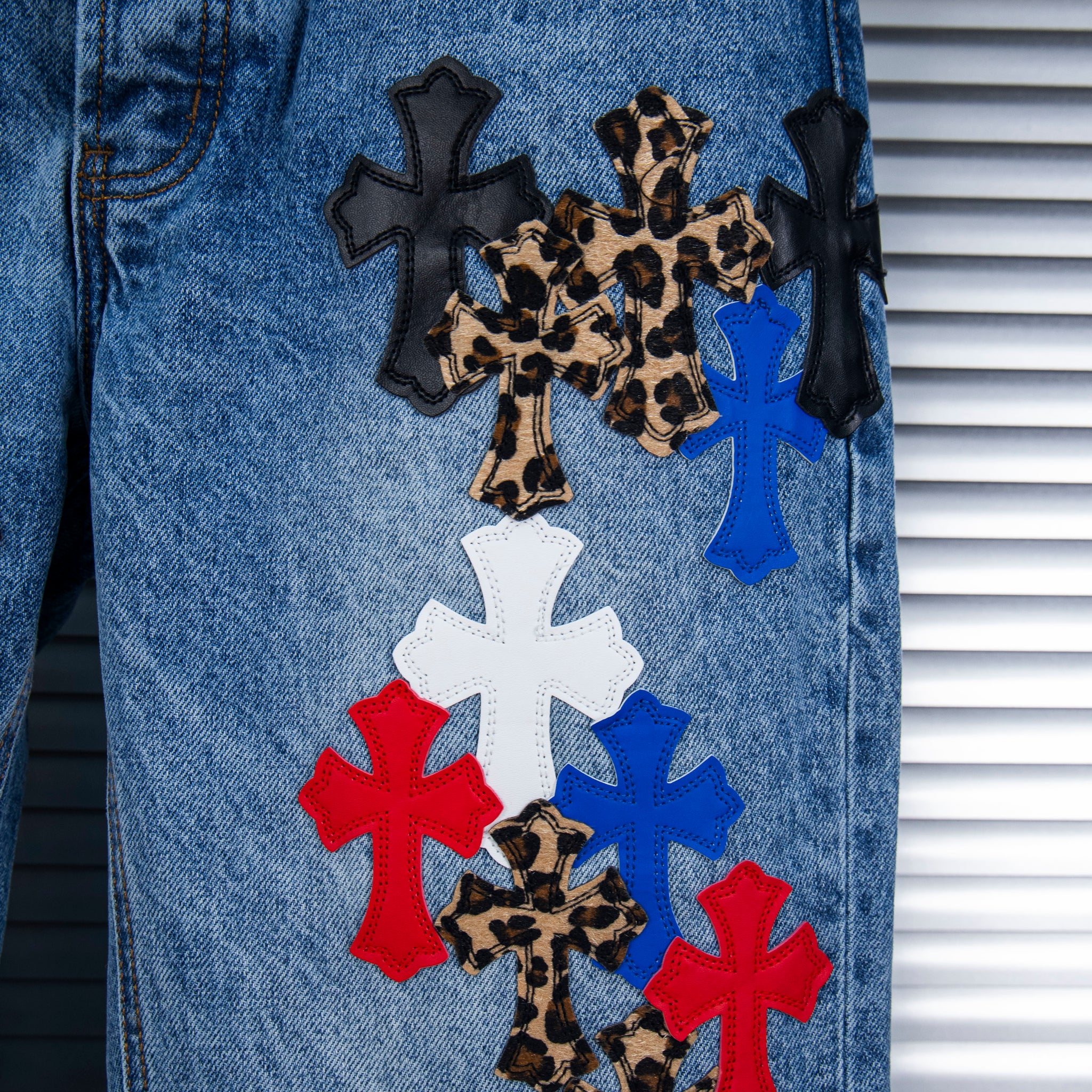 EXCLUSIVE CROSS PATCH DENIM