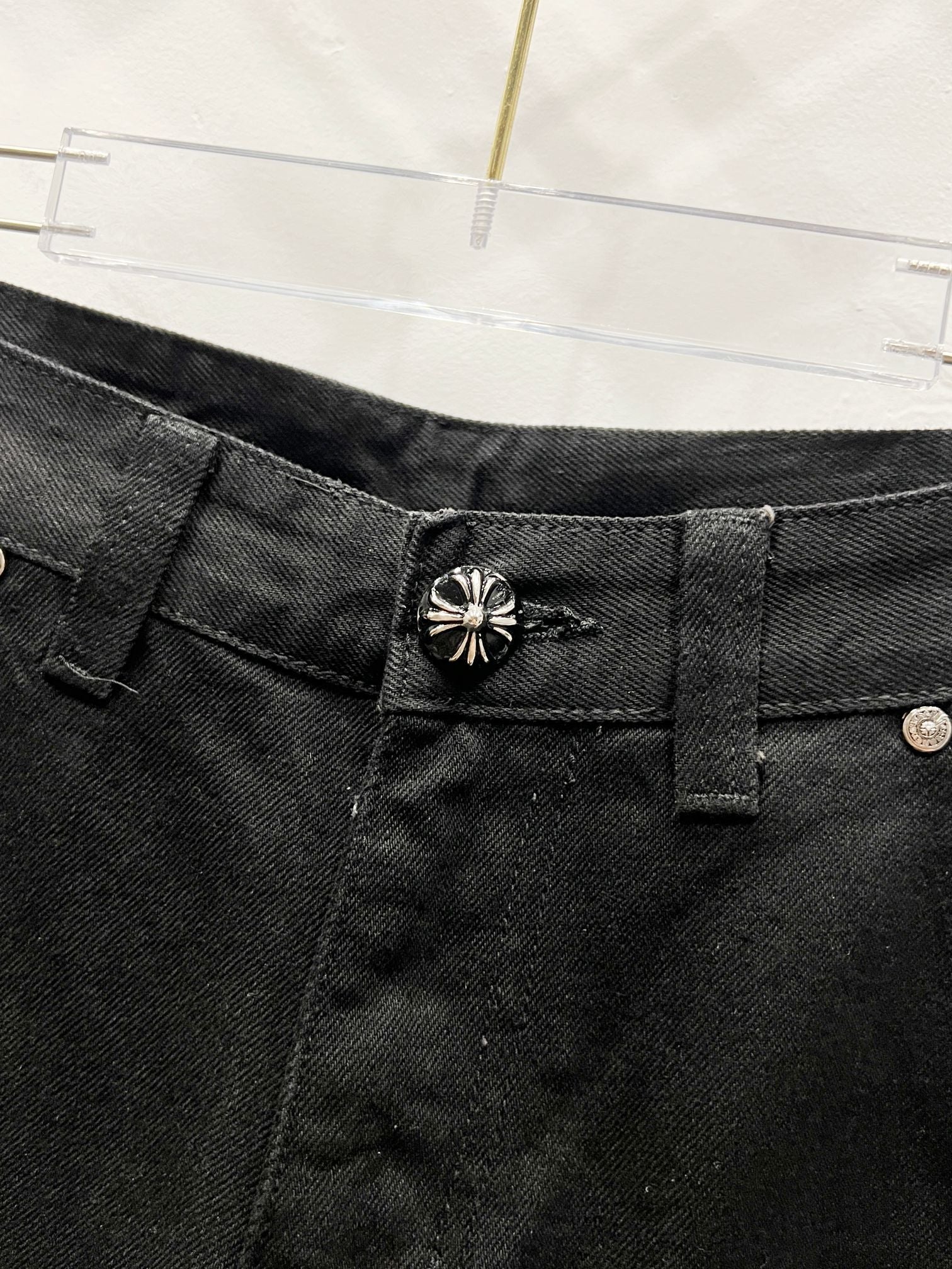 EXCLUSIVE CROSS PATCH STENCIL CARGO