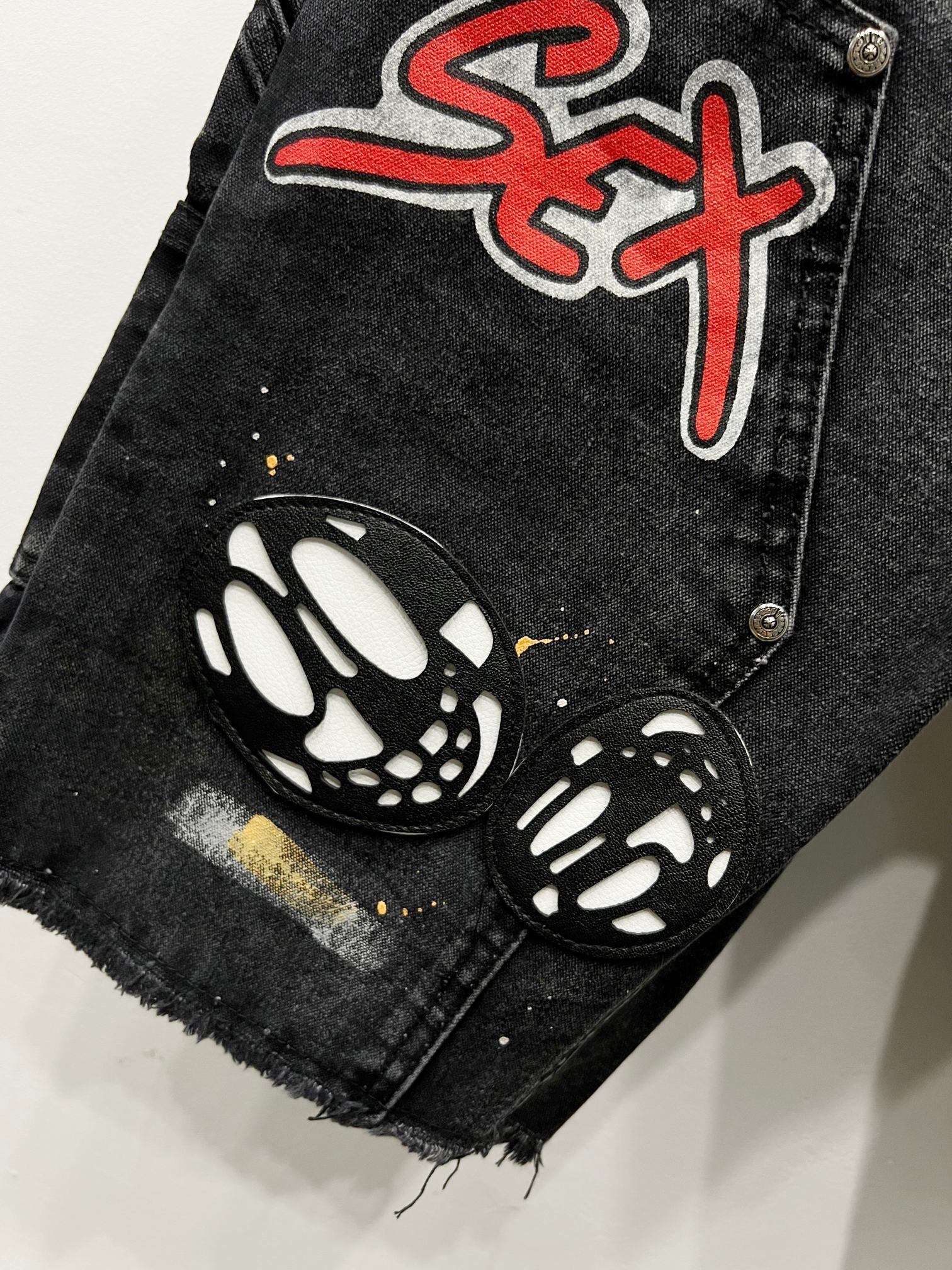 EXCLUSIVE LEATHER PATCH SEX DENIM