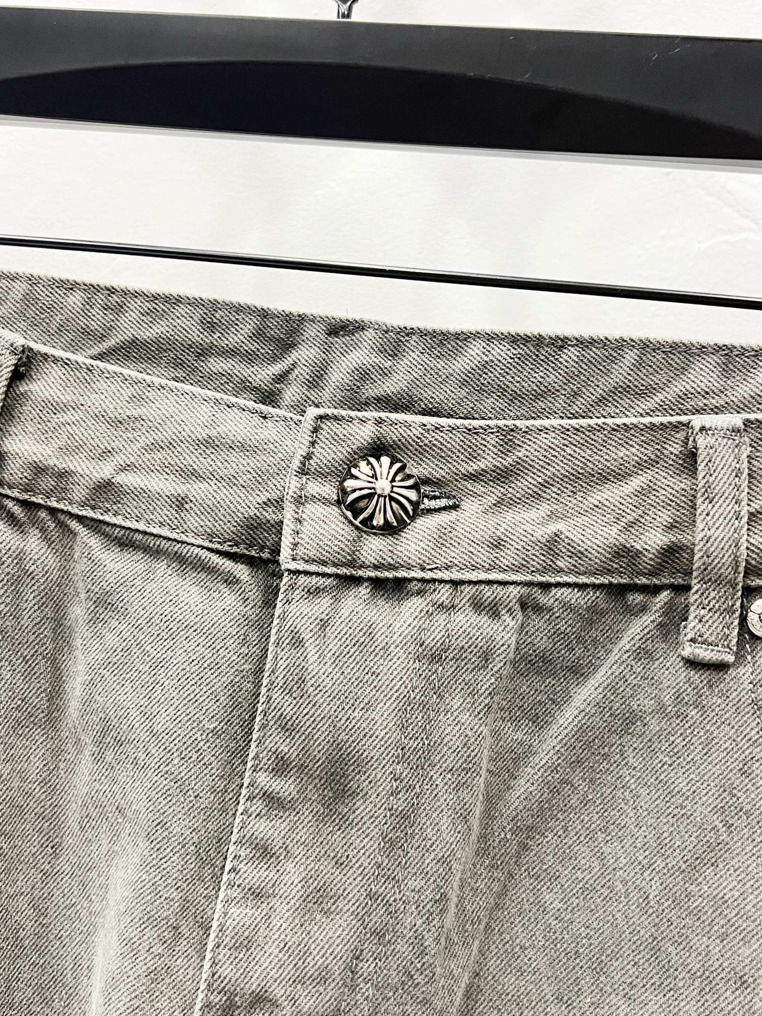 EXCLUSIVE STENCIL CROSS PATCH DENIM