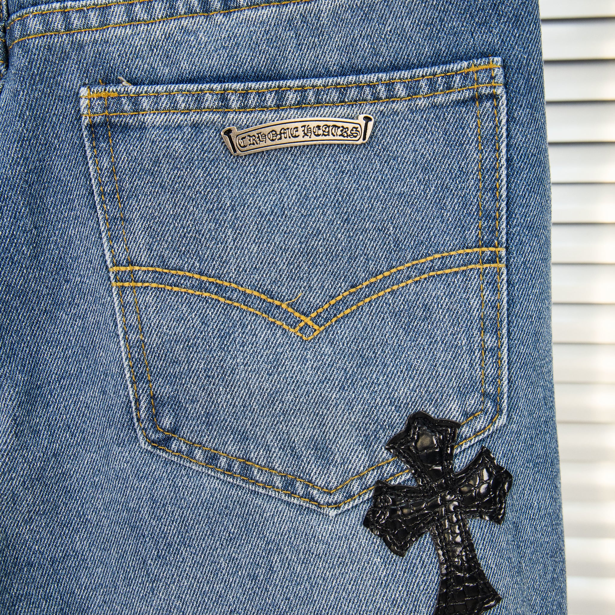 EXCLUSIVE CROSS PATCH STENCIL DENIM