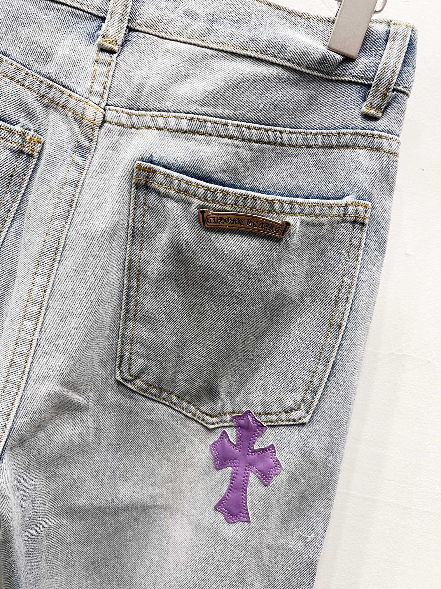 EXCLUSIVE GRAFFITI CROSS PATCH DENIM