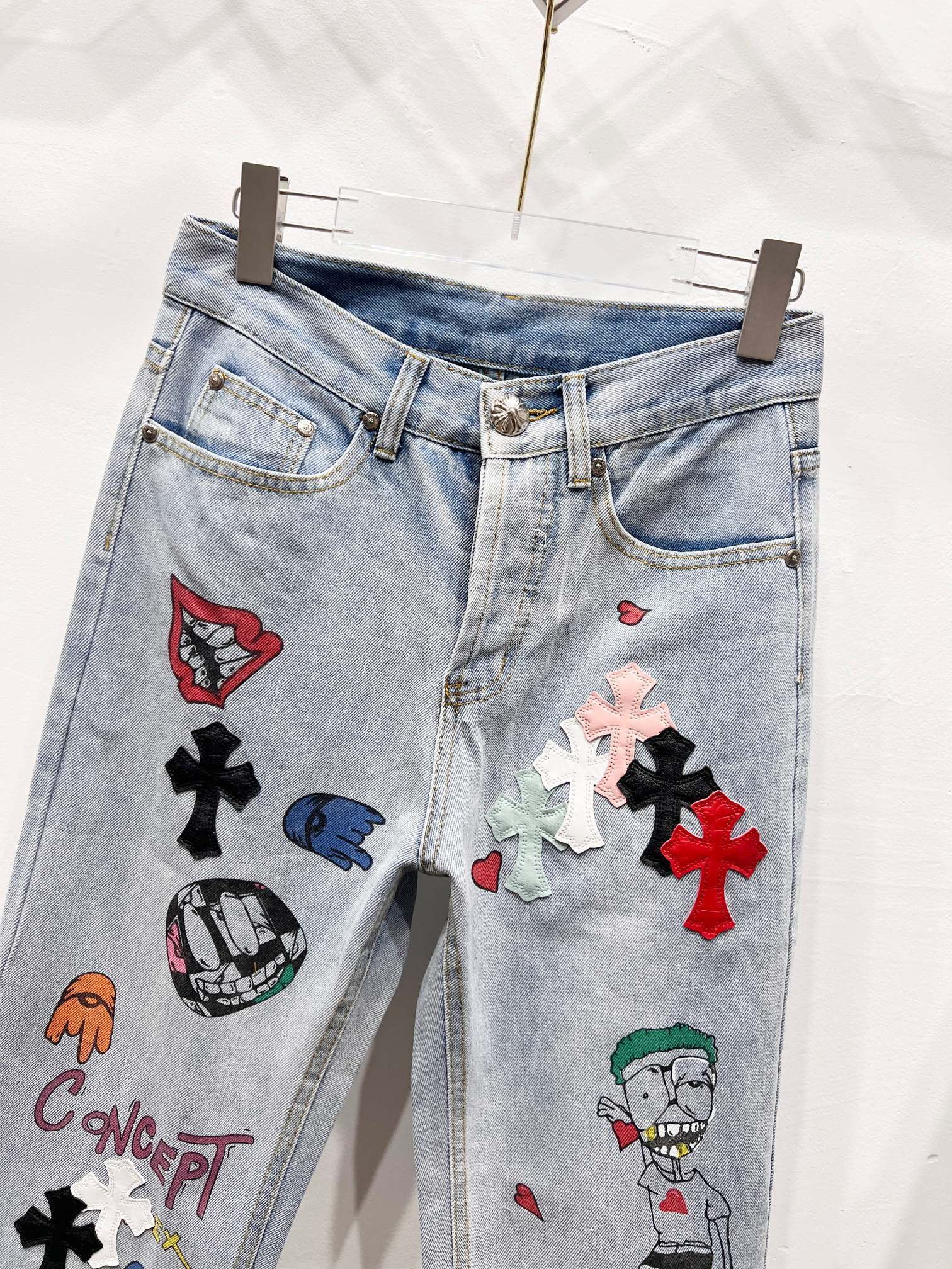 EXCLUSIVE GRAFFITI CROSS PATCH DENIM