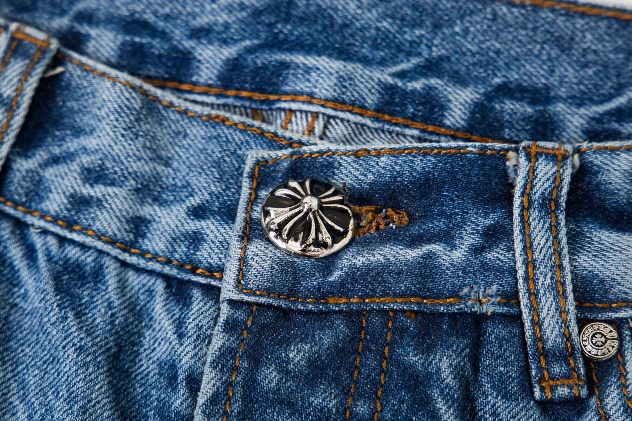 EXCLUSIVE CROSS PATCH DENIM