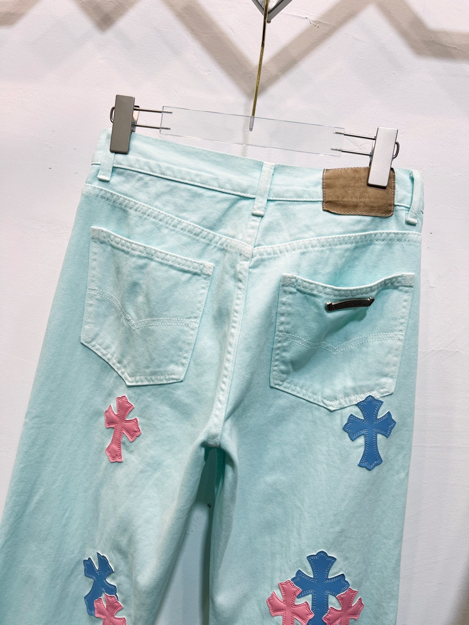 EXCLUSIVE BUBBLEGUM CROSS PATCH DENIM