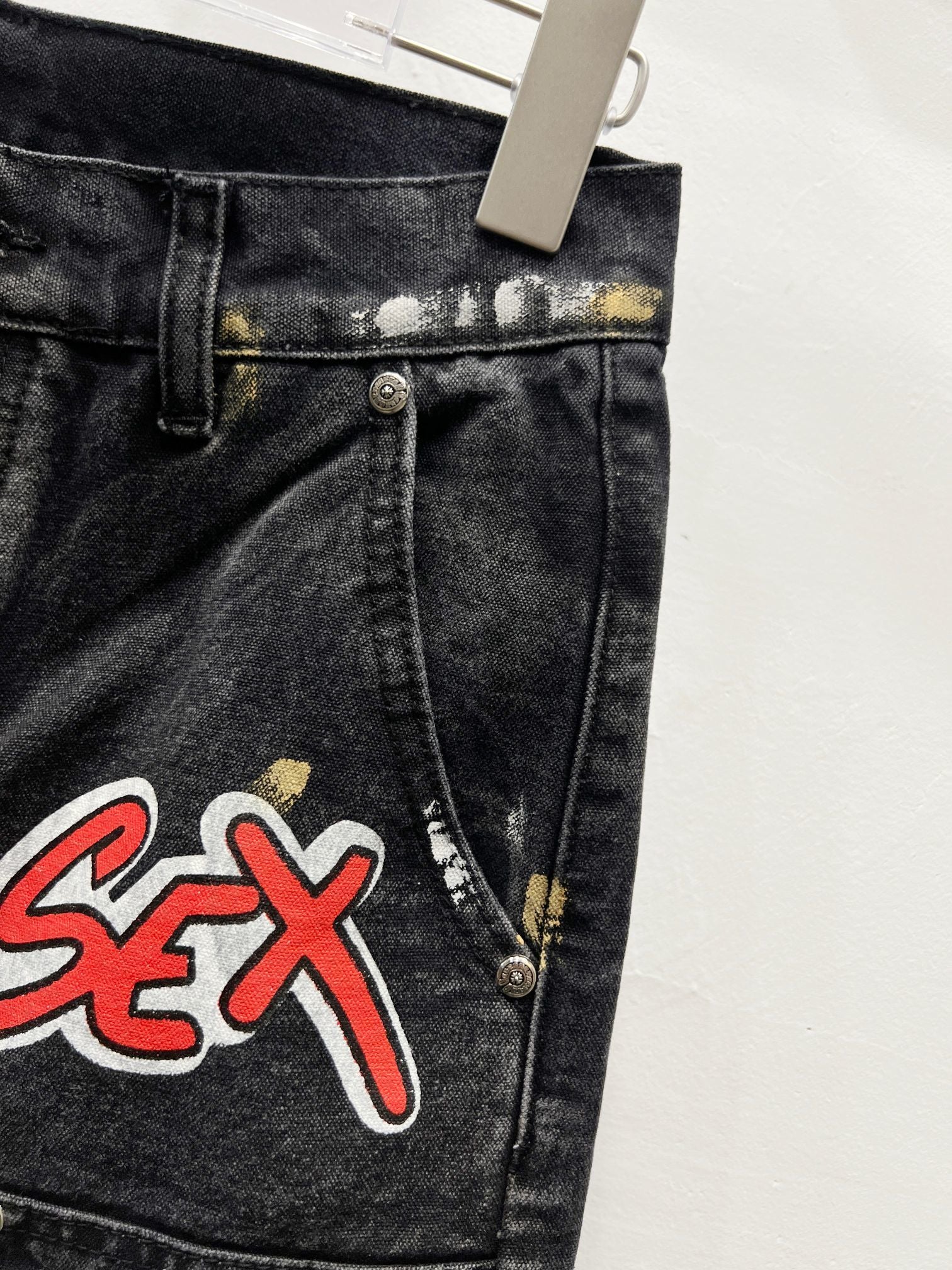 EXCLUSIVE LEATHER PATCH SEX DENIM