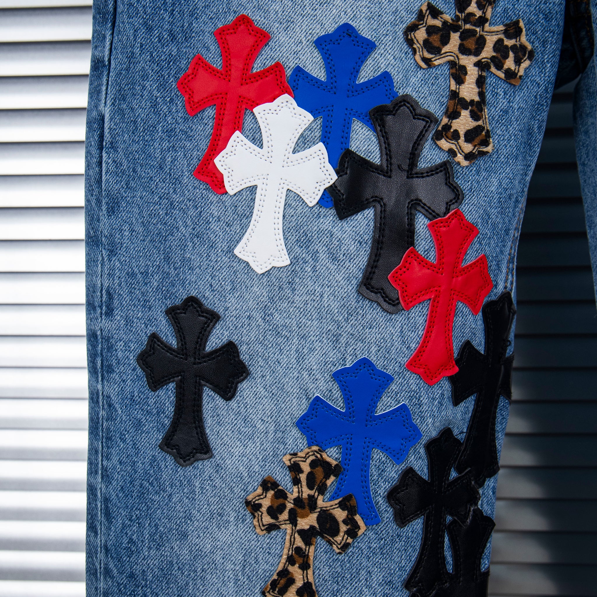 EXCLUSIVE CROSS PATCH DENIM