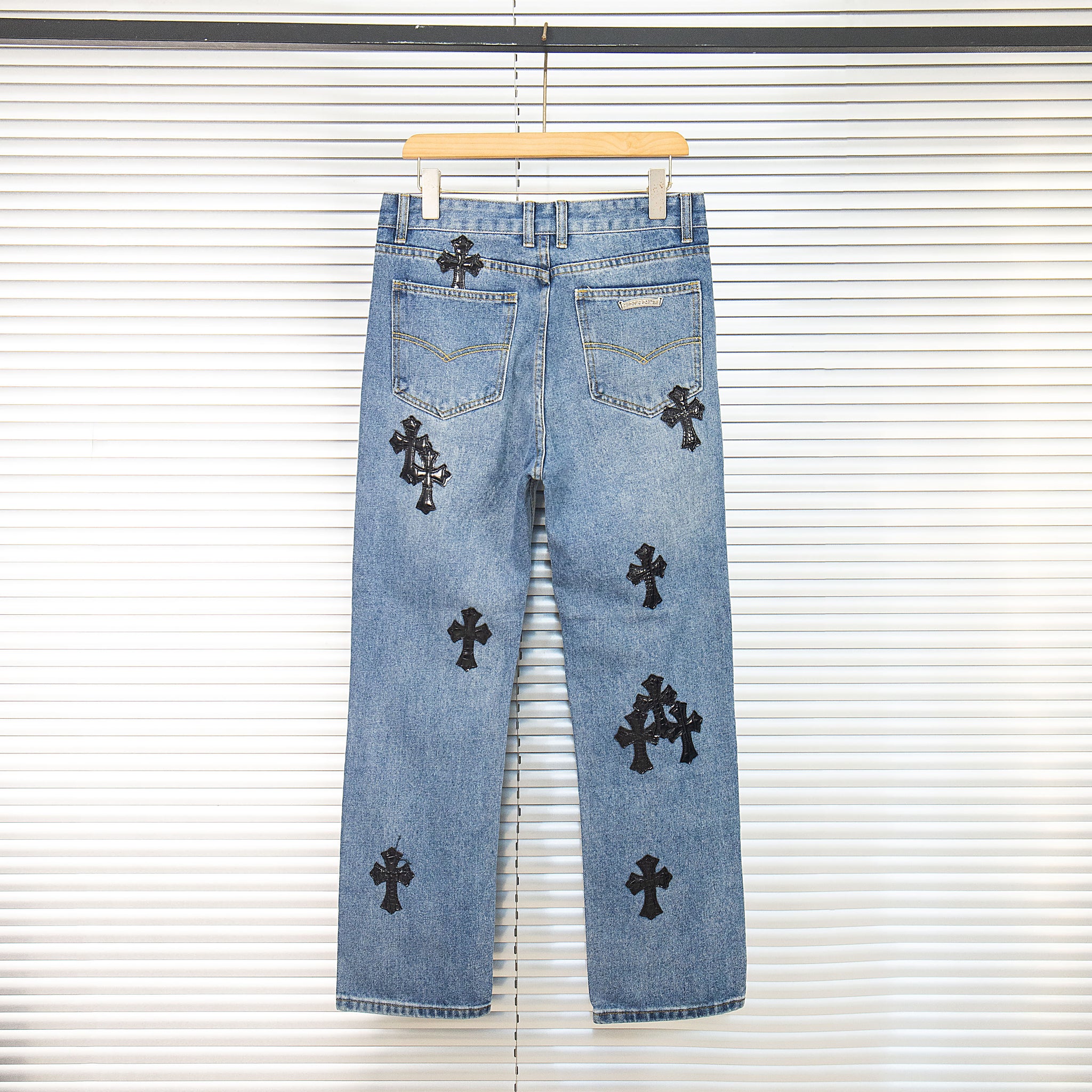 EXCLUSIVE CROSS PATCH STENCIL DENIM