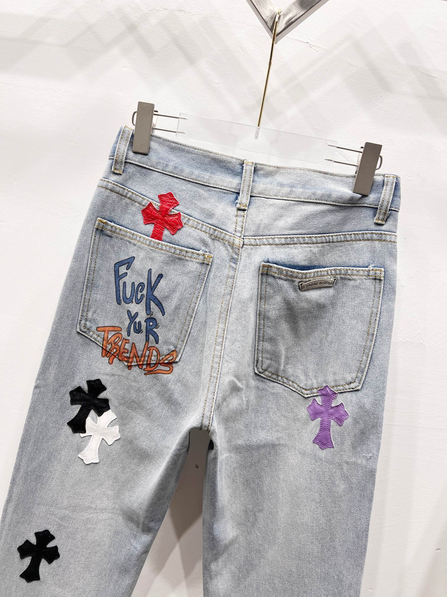 EXCLUSIVE GRAFFITI CROSS PATCH DENIM
