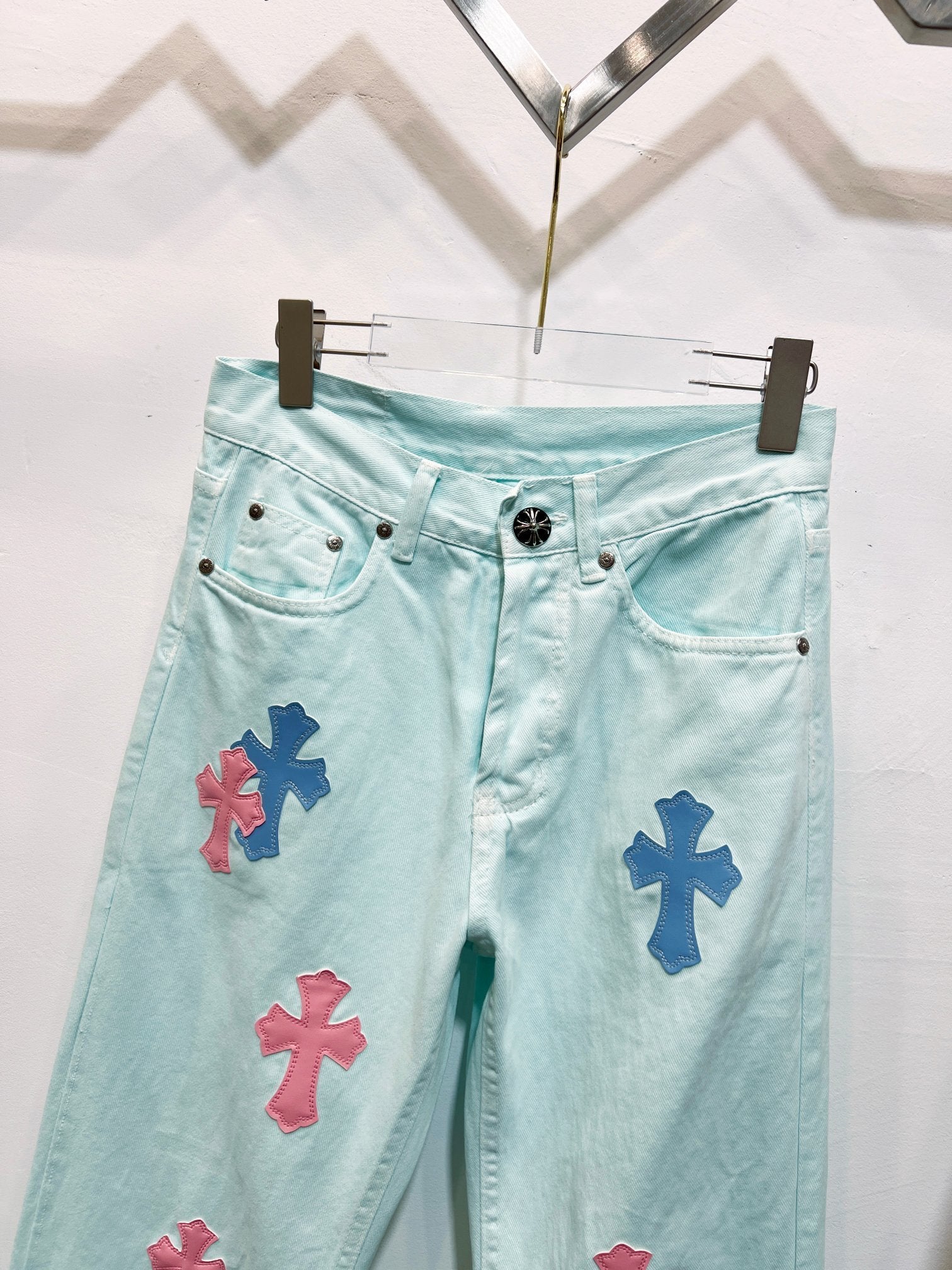 EXCLUSIVE BUBBLEGUM CROSS PATCH DENIM
